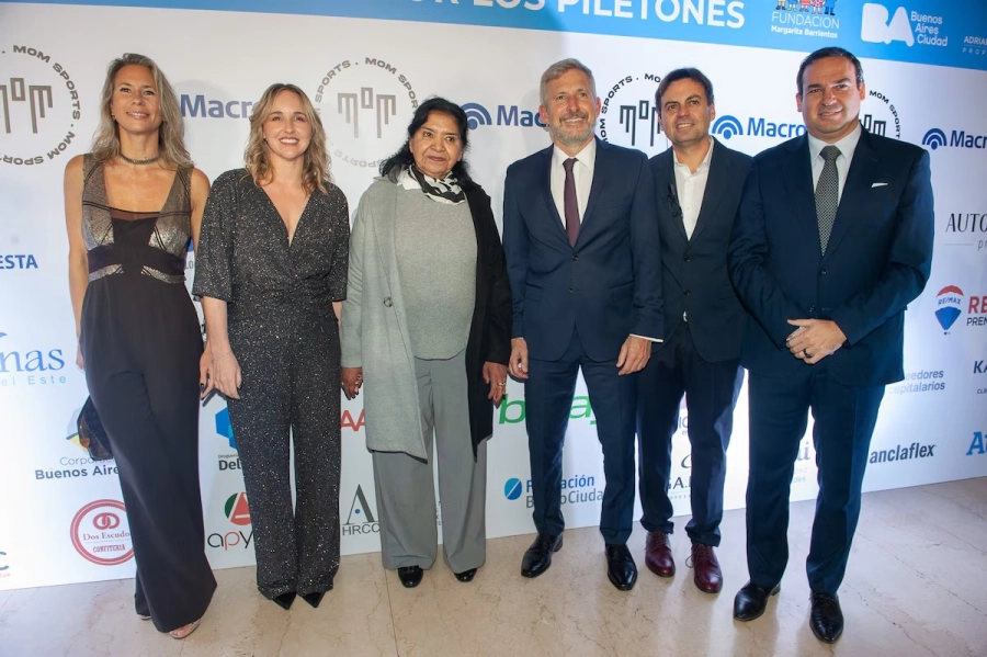 El mandatario se mostró junto a diversas personalidades.