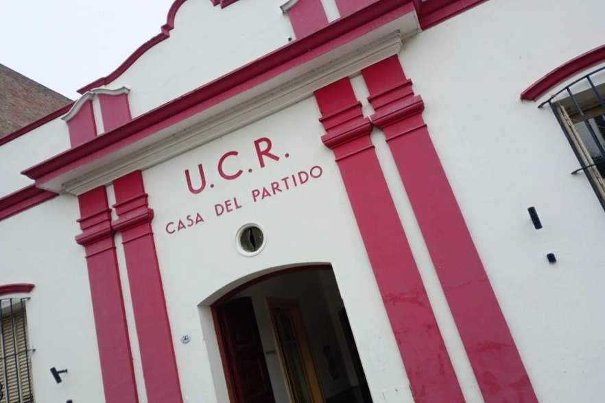 Exigen al oficialismo de la UCR que muestre “la letra chica” del acuerdo que firmaron con LLA
