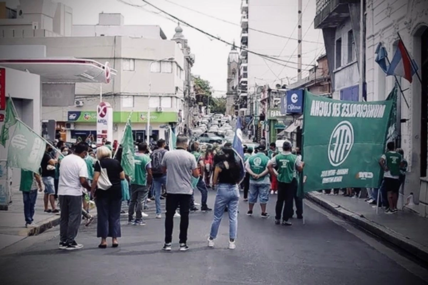 Con el aval de UPCN, el gobierno cerr&oacute; la paritaria a la baja y los gremios se declaran en "situaci&oacute;n de conflicto"