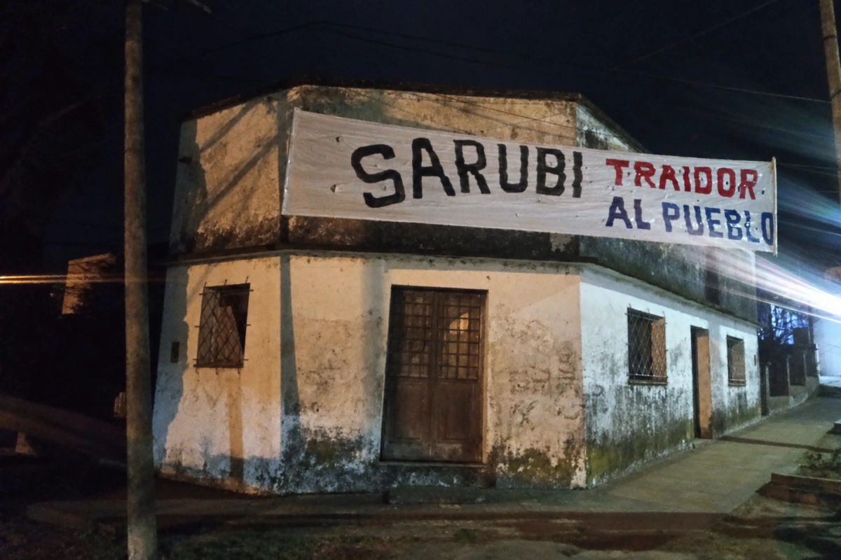 Pasacalle en La Paz contra el diputado provincial oficialista Bruno Sarubi.