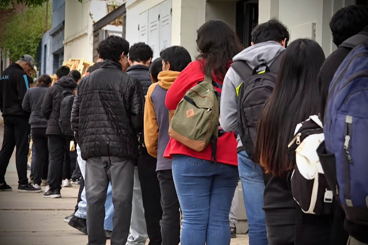La extensa fila dej&oacute; testimonios de j&oacute;venes que llevan meses e incluso a&ntilde;os buscando una oportunidad laboral.