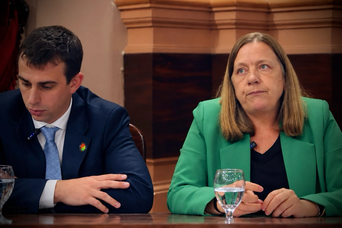 Lautaro Azzalini, director de Comedores Escolares y Ver&oacute;nica Berisso, ministra de Desarrollo Humano de la provincia.